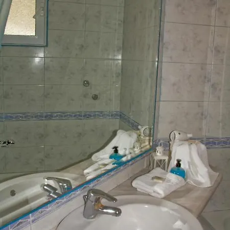 Dryades Hotel 3*