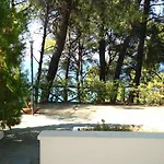 Dryades Hotel 3*