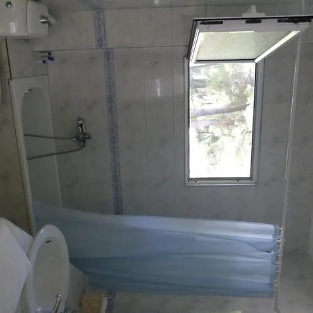 Dryades מלון 3*